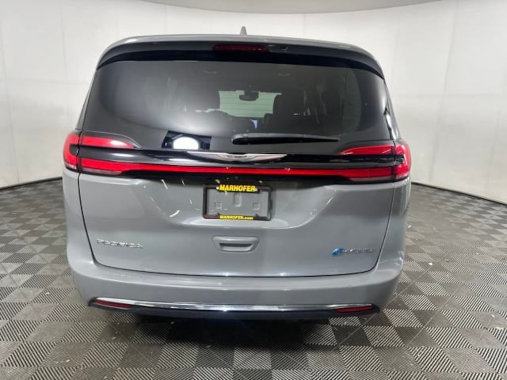 Used 2022 Chrysler Pacifica Hybrid Touring L Van Passenger Van