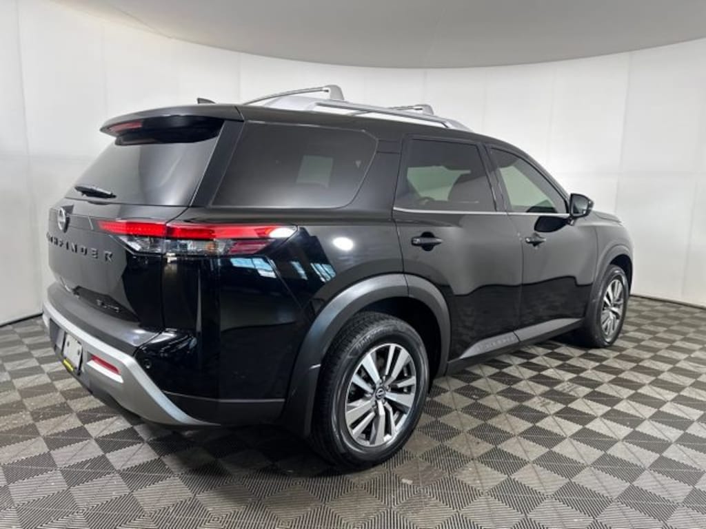 Used 2022 Nissan Pathfinder SL SUV