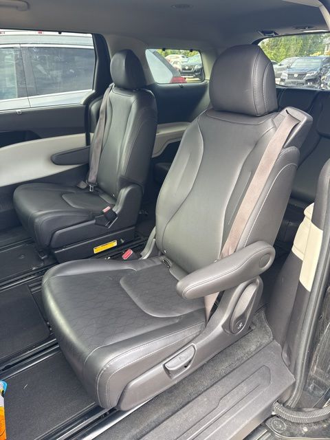 2022 Kia Carnival EX photo 3
