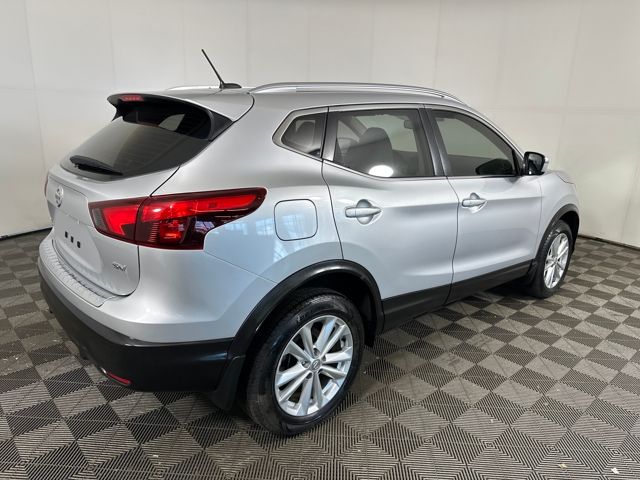 2018 Nissan Rogue Sport SV photo 2