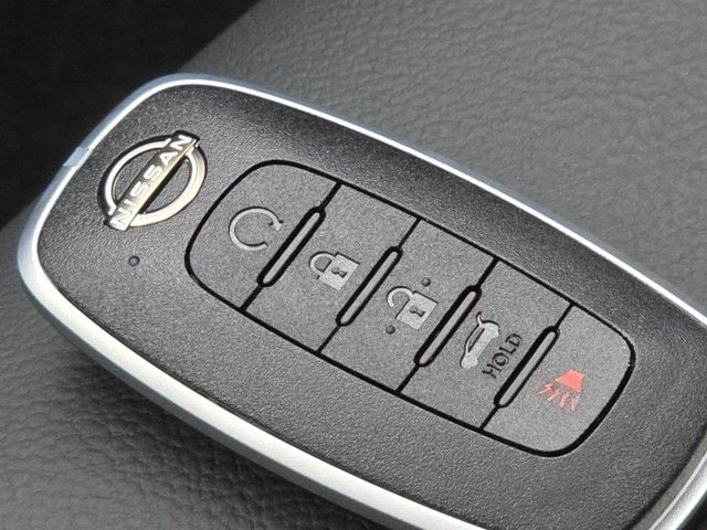 2025 Nissan Rogue SL - Photo 28