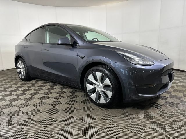 Used 2022 Tesla Model Y Long Range with VIN 7SAYGDEE4NF345165 for sale in Cuyahoga Falls, OH