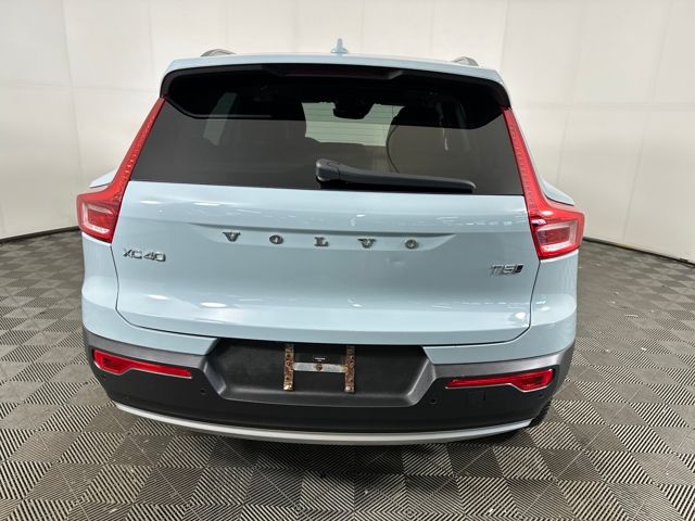 2019 Volvo XC40 Momentum photo 4
