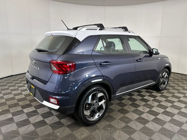 2023 Hyundai Venue Limited photo 3
