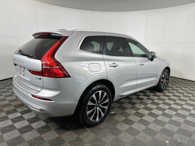 2023 Volvo XC60 B5 Plus photo 3