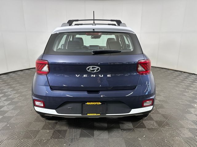 2023 Hyundai Venue Limited photo 4