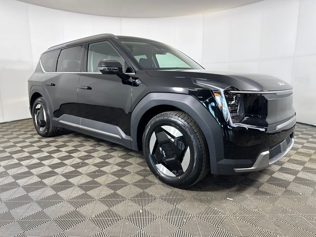 Used 2024 Kia Ev9 Wind with VIN KNDAFFS56R6018592 for sale in Cuyahoga Falls, OH