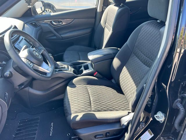 2020 Nissan Rogue SV photo 3