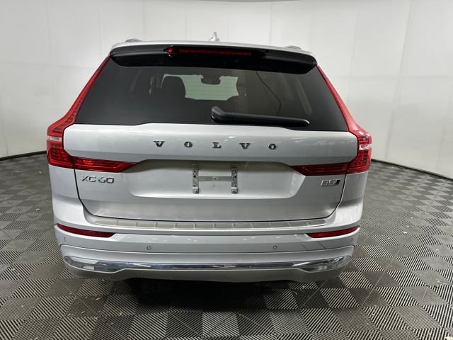 2023 Volvo XC60 B5 Plus photo 4