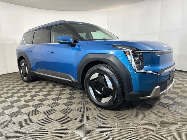 Used 2024 Kia Ev9 Wind with VIN KNDAFFS5XR6038828 for sale in Cuyahoga Falls, OH