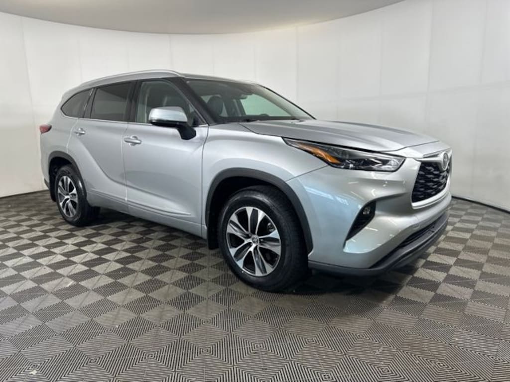 Used 2022 Toyota Highlander XLE SUV