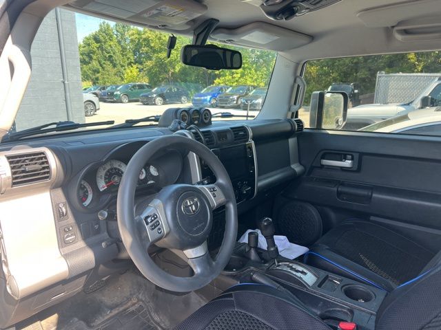 2014 Toyota FJ Cruiser Base photo 2