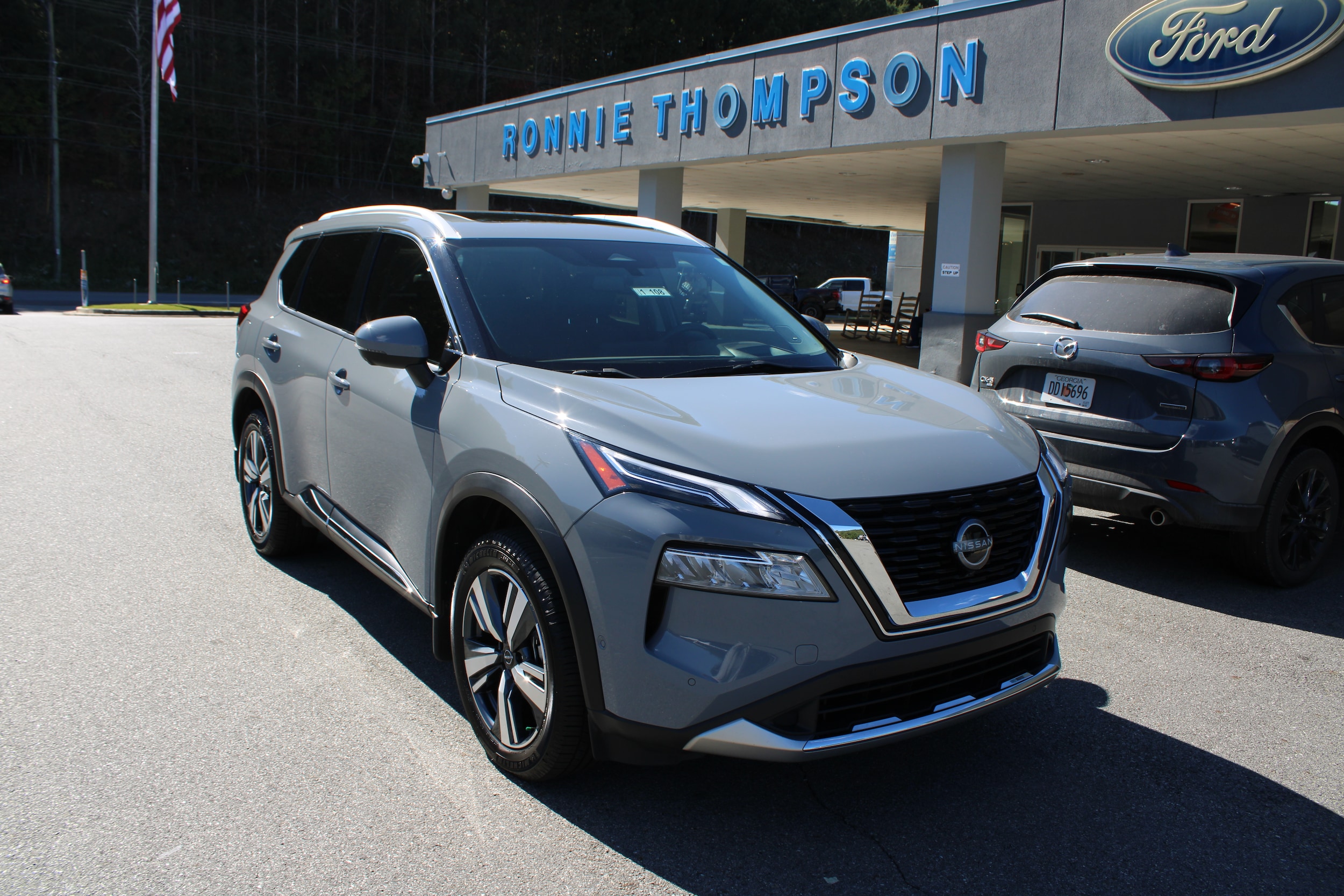 2023 Nissan Rogue Platinum's photo