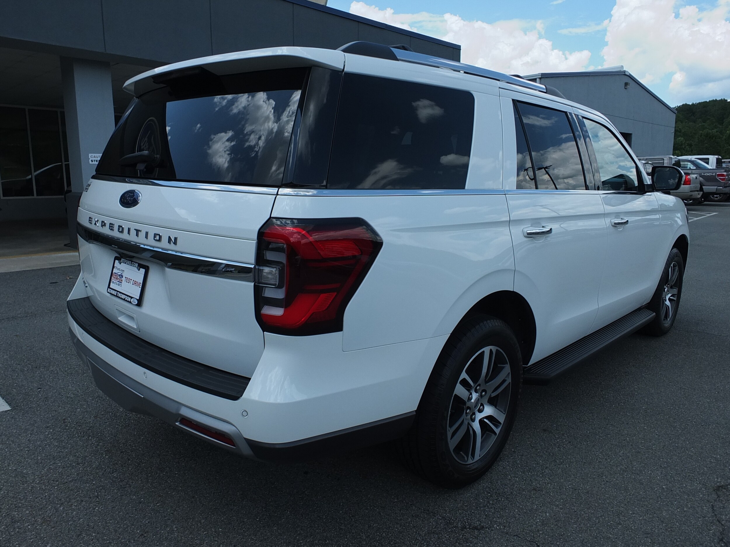 2024 Ford Expedition Limited photo 3