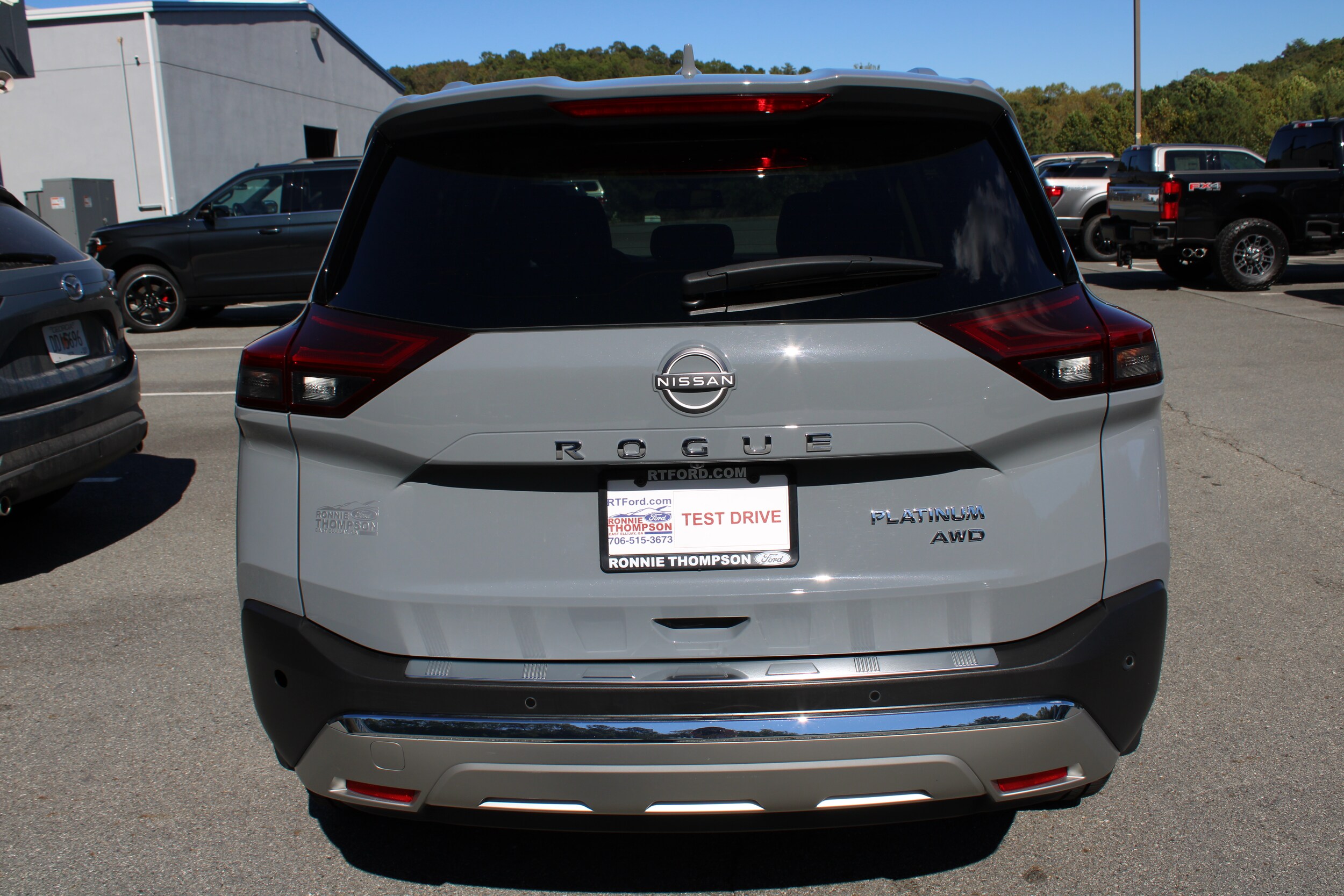 2023 Nissan Rogue Platinum photo 3