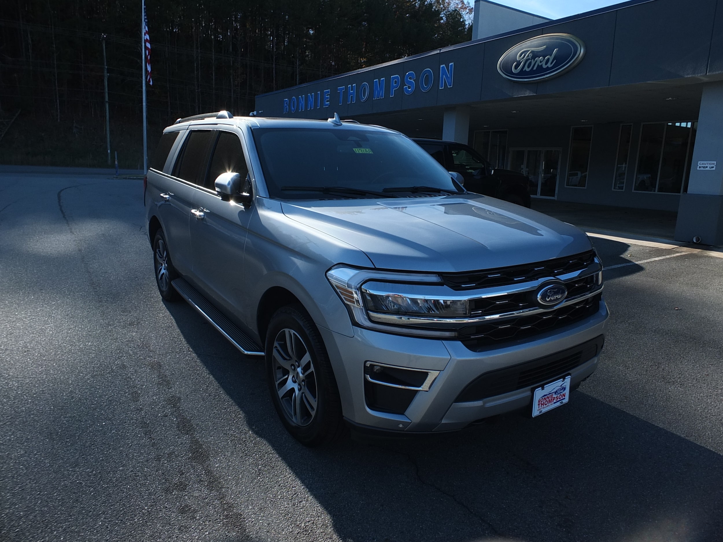2022 Ford Expedition Limited's photo