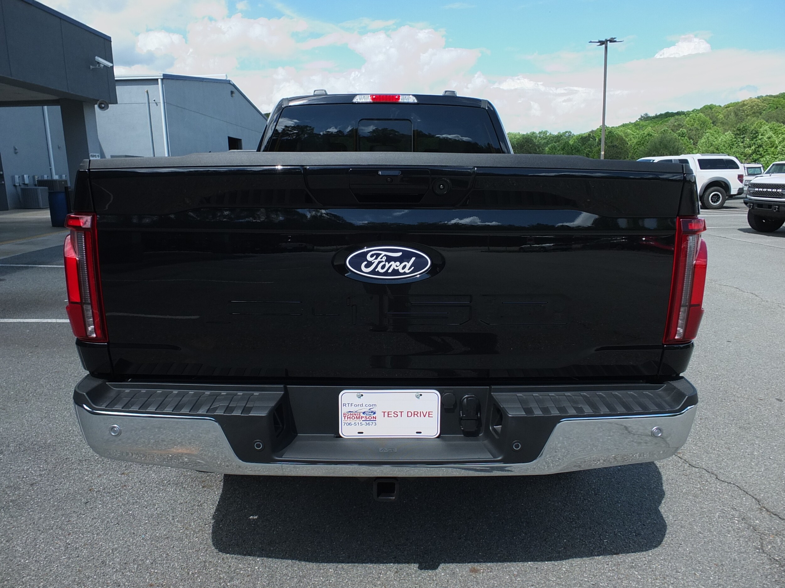 2025 Ford F-150 Lariat photo 4