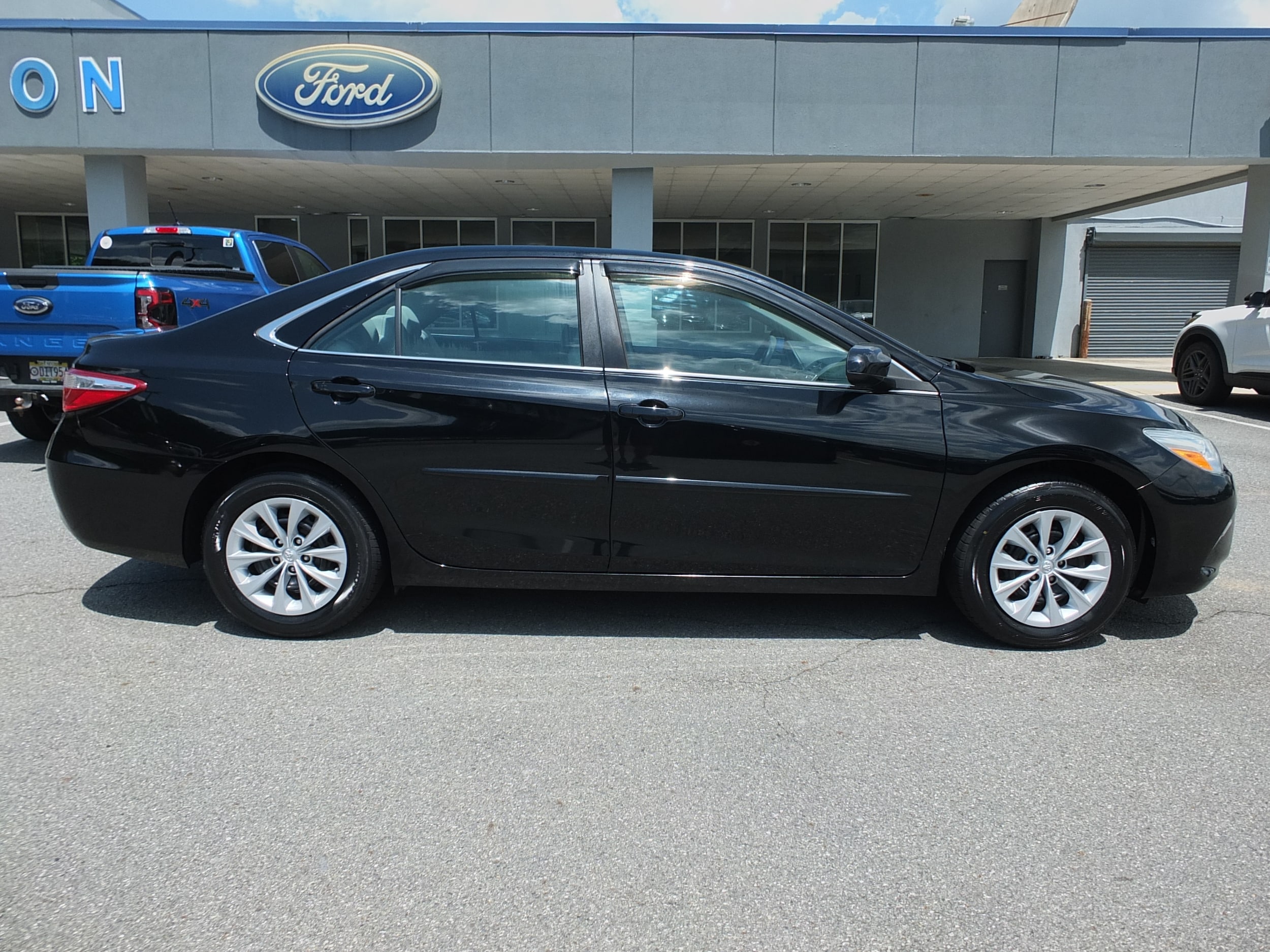 Used 2017 Toyota Camry LE with VIN 4T1BF1FK5HU684162 for sale in Ellijay, GA