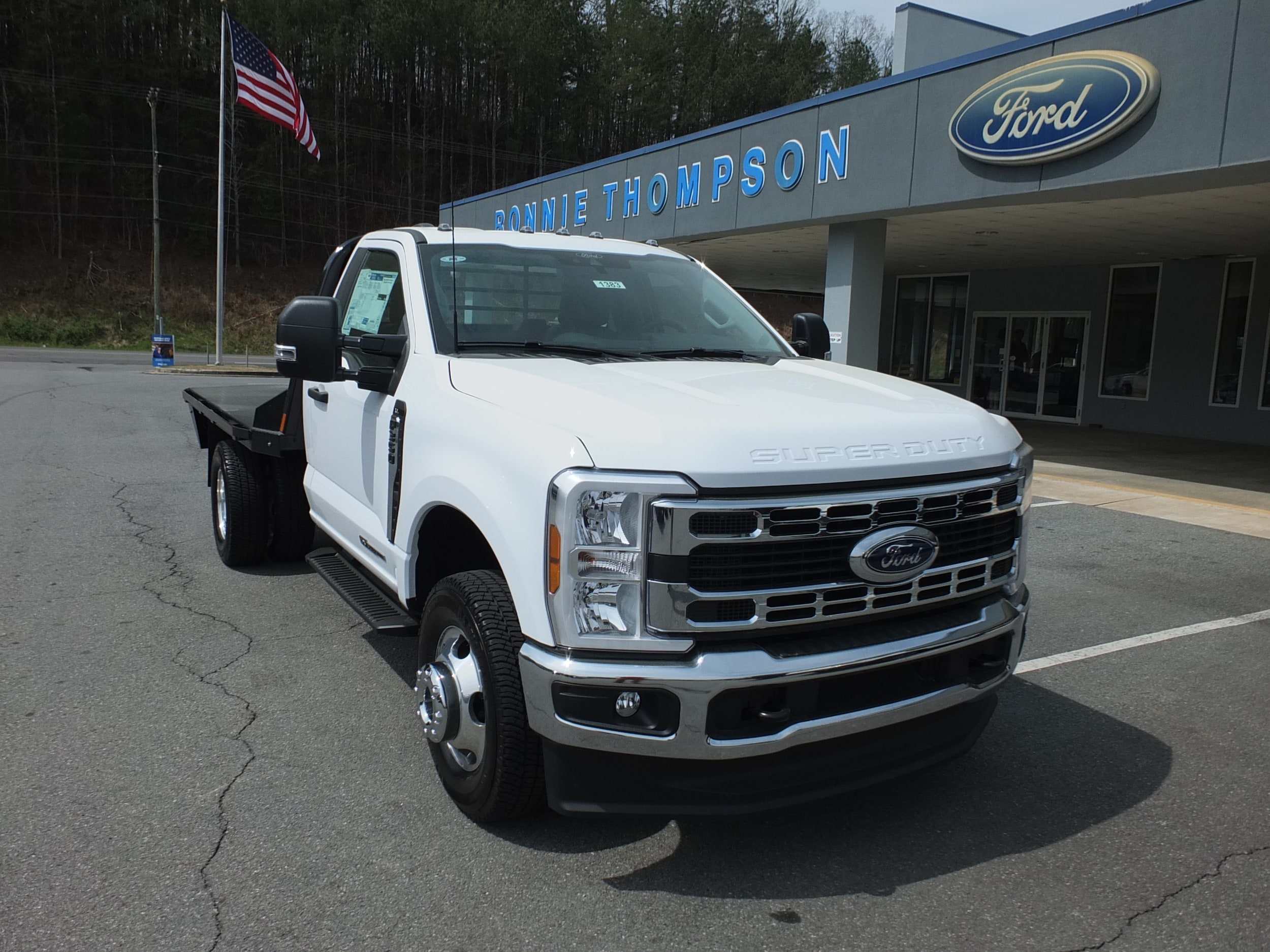 2026 Ford F-350 Super Duty Chassis Cab XL