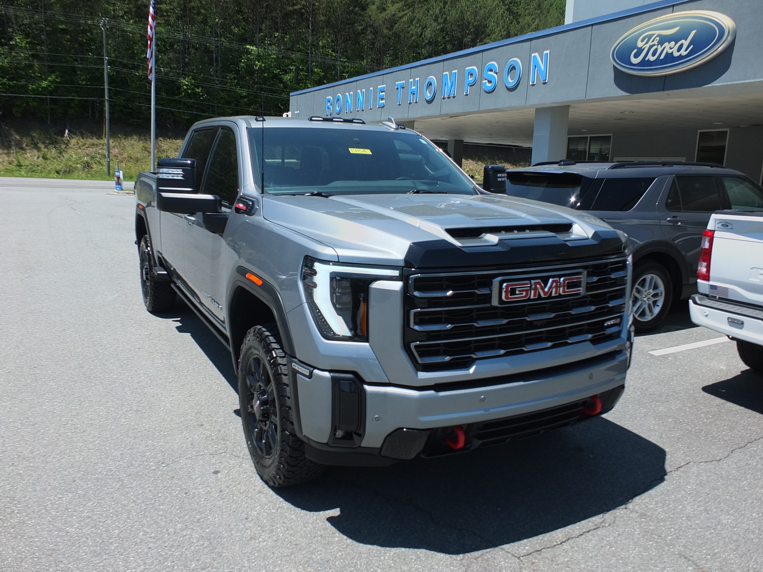2025 GMC Sierra 4WD Crew Cab Standard Box AT4's photo
