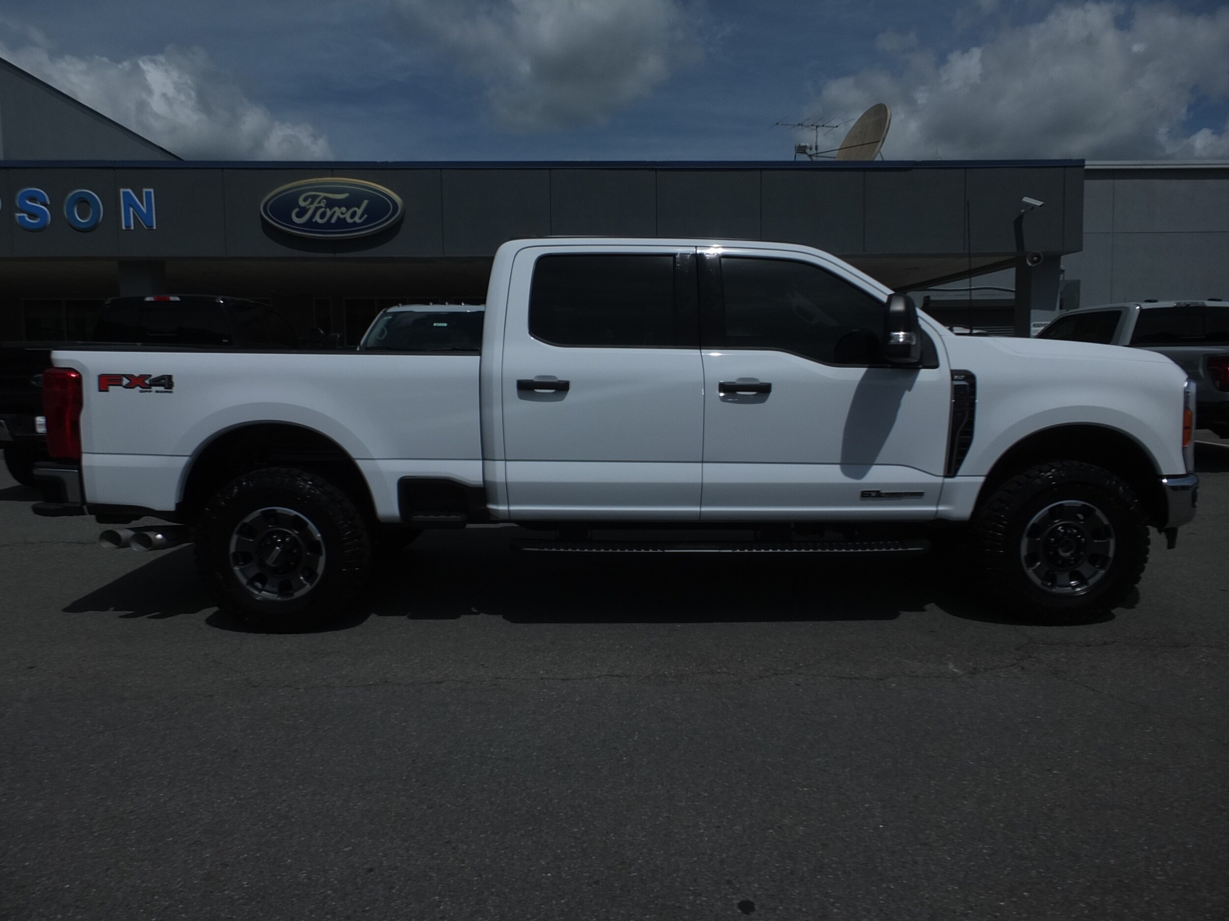 2023 Ford F-250 photo 2