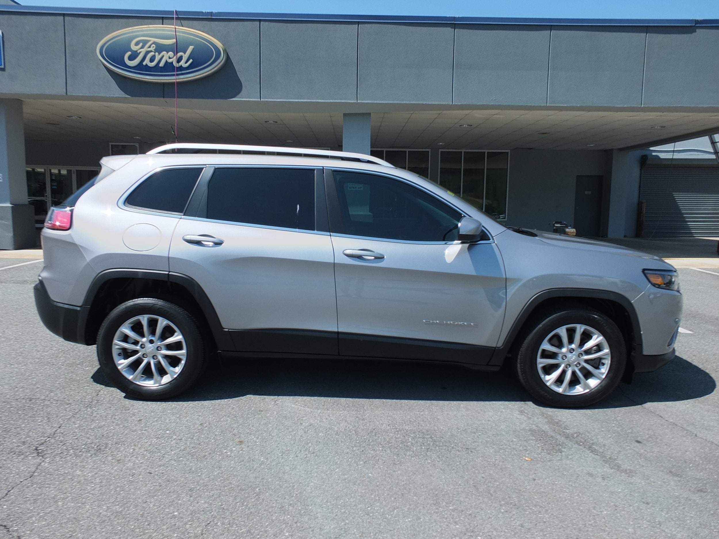 Used 2019 Jeep Cherokee Latitude with VIN 1C4PJLCB7KD286452 for sale in Ellijay, GA