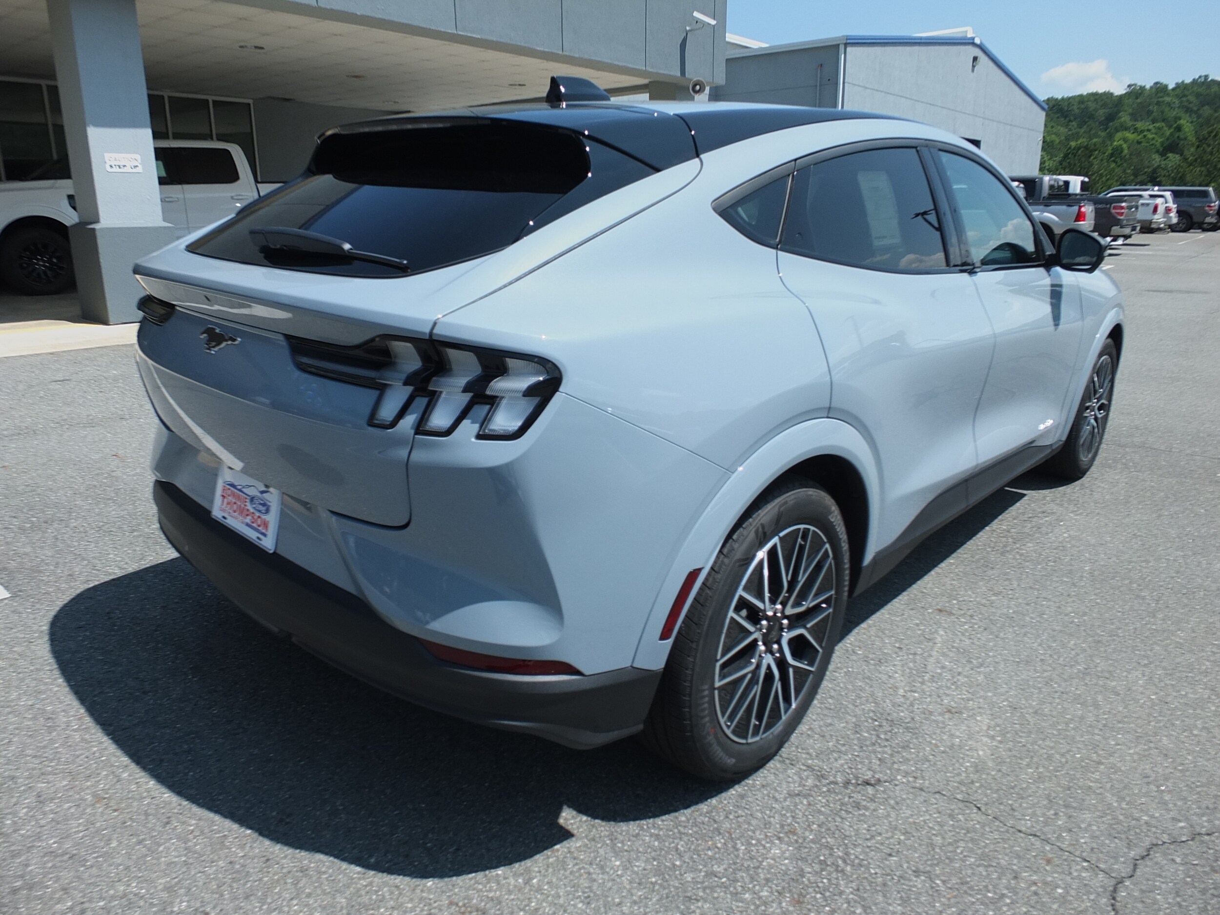 2025 Ford Mustang Mach-E Premium photo 3