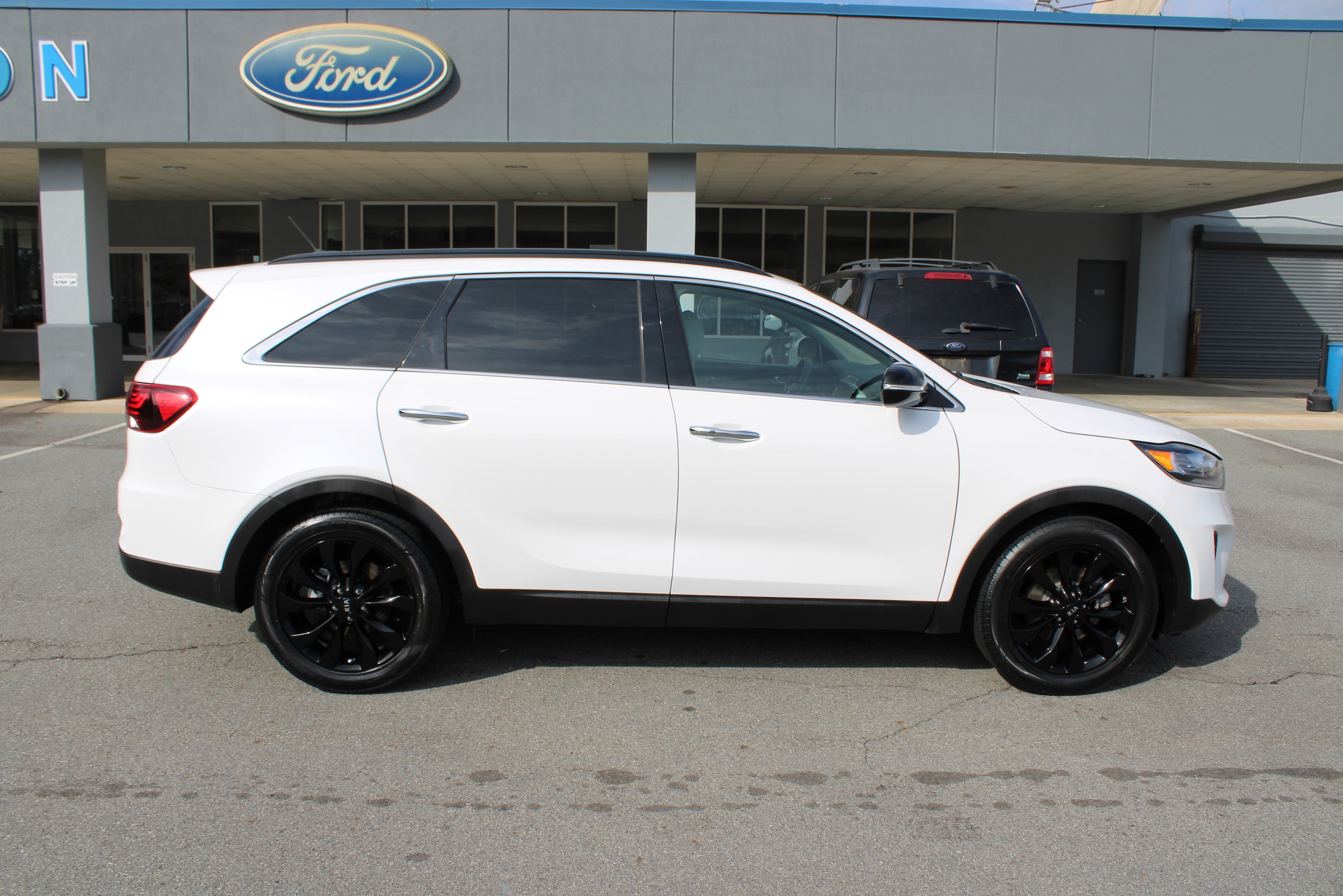 Used 2020 Kia Sorento S with VIN 5XYPG4A59LG681883 for sale in Ellijay, GA