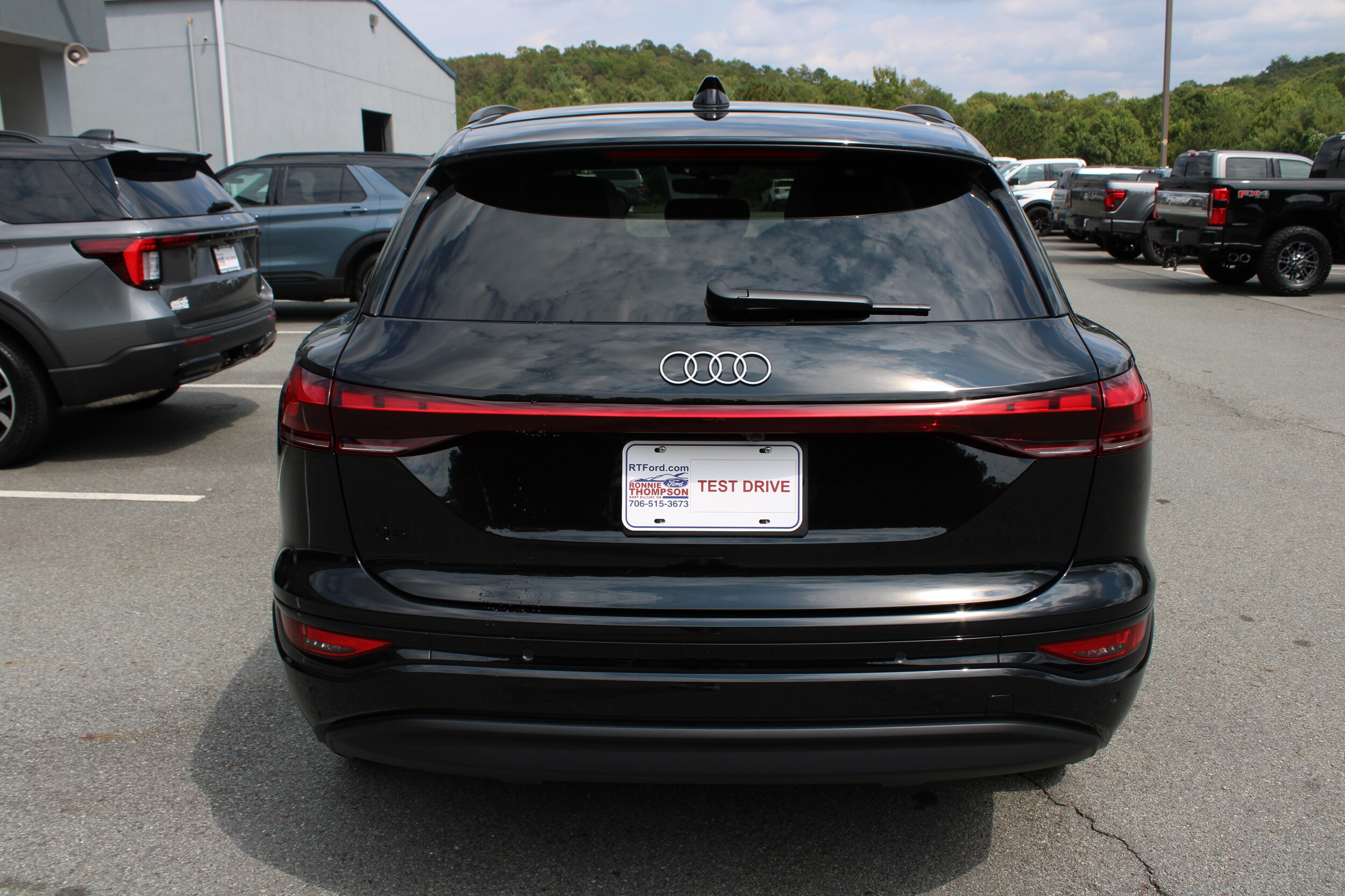 2025 Audi Q6 E-tron Premium Plus photo 2