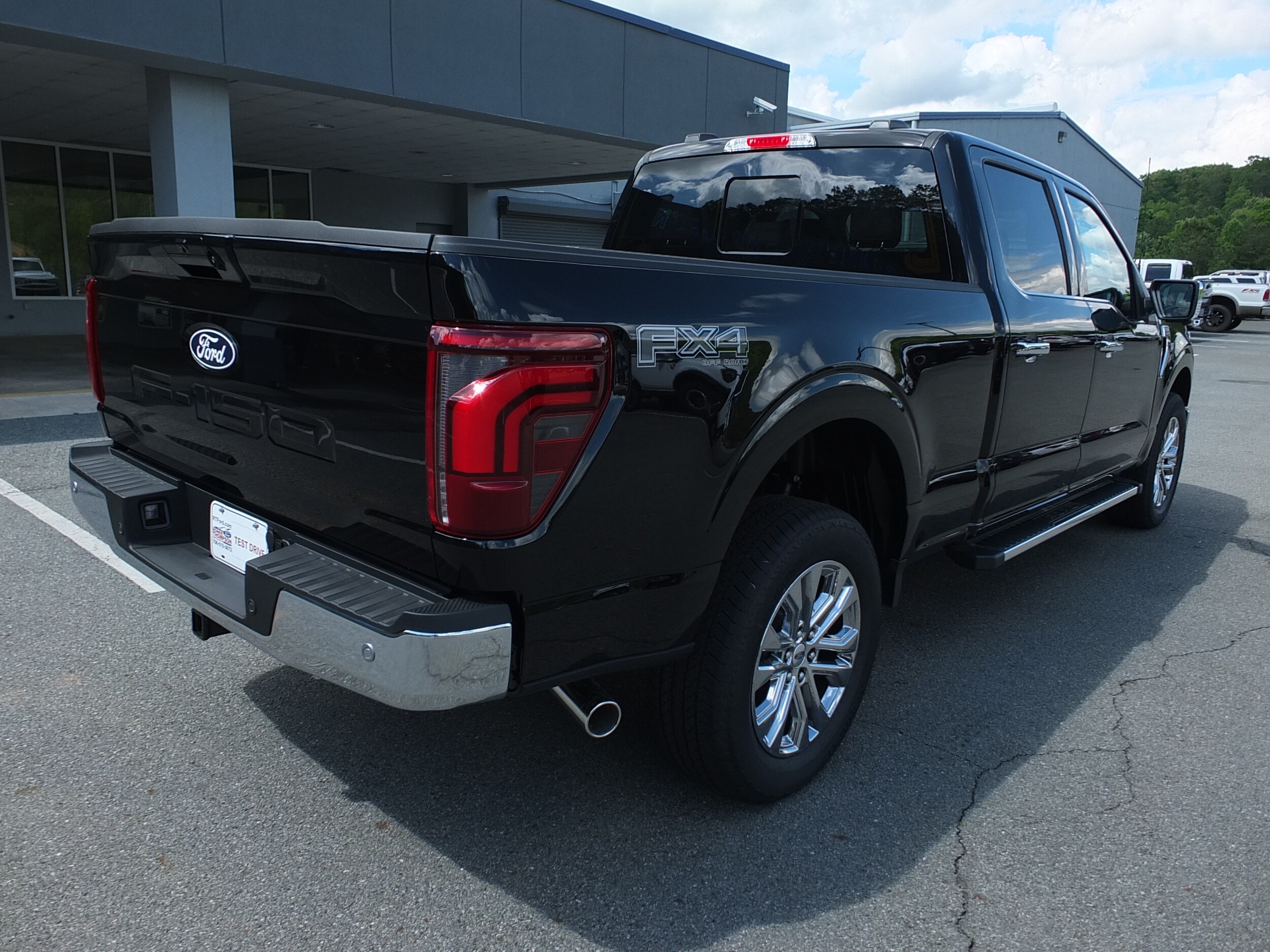 2025 Ford F-150 Lariat photo 3