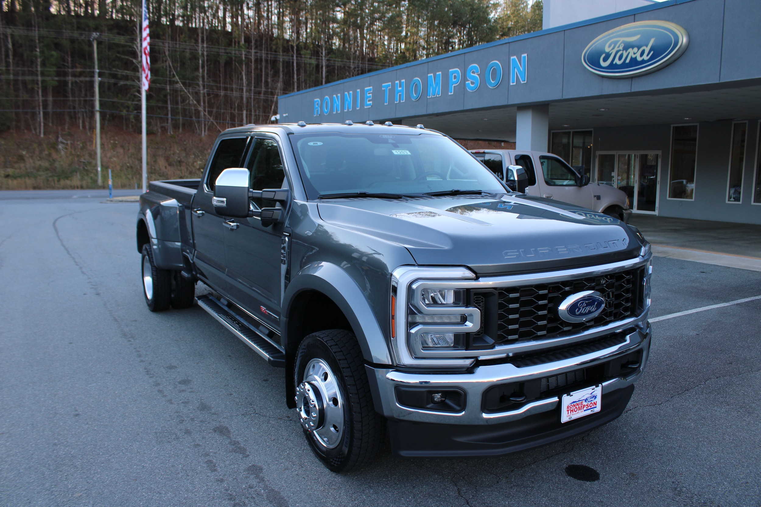 2026 Ford F-450 Super Duty Lariat's photo