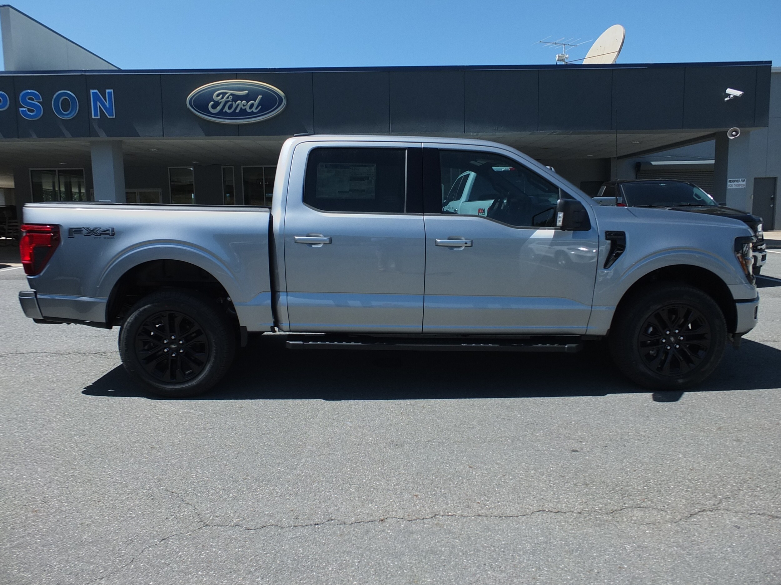 2025 Ford F-150 XLT photo 2