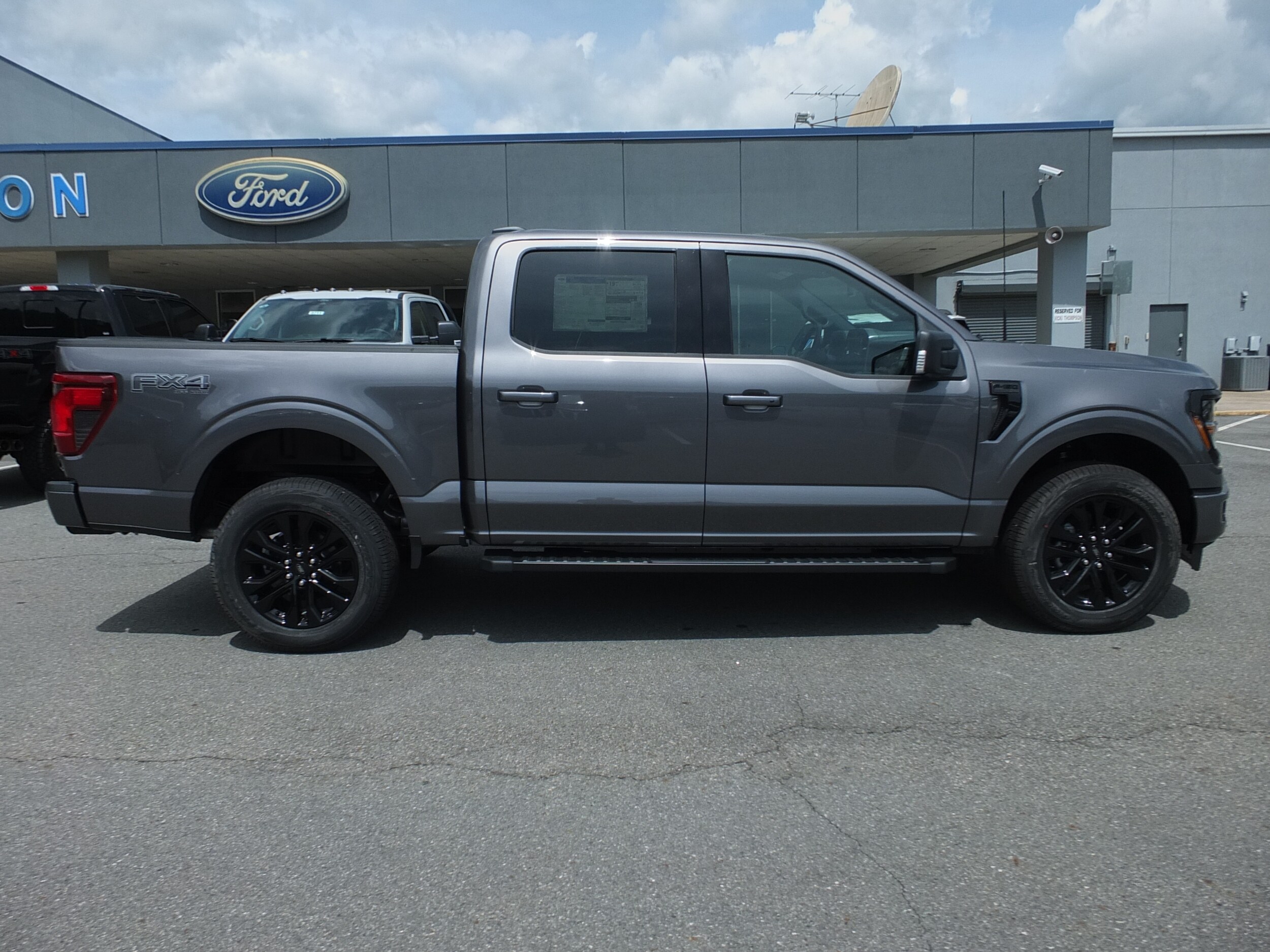2025 Ford F-150 XLT photo 2