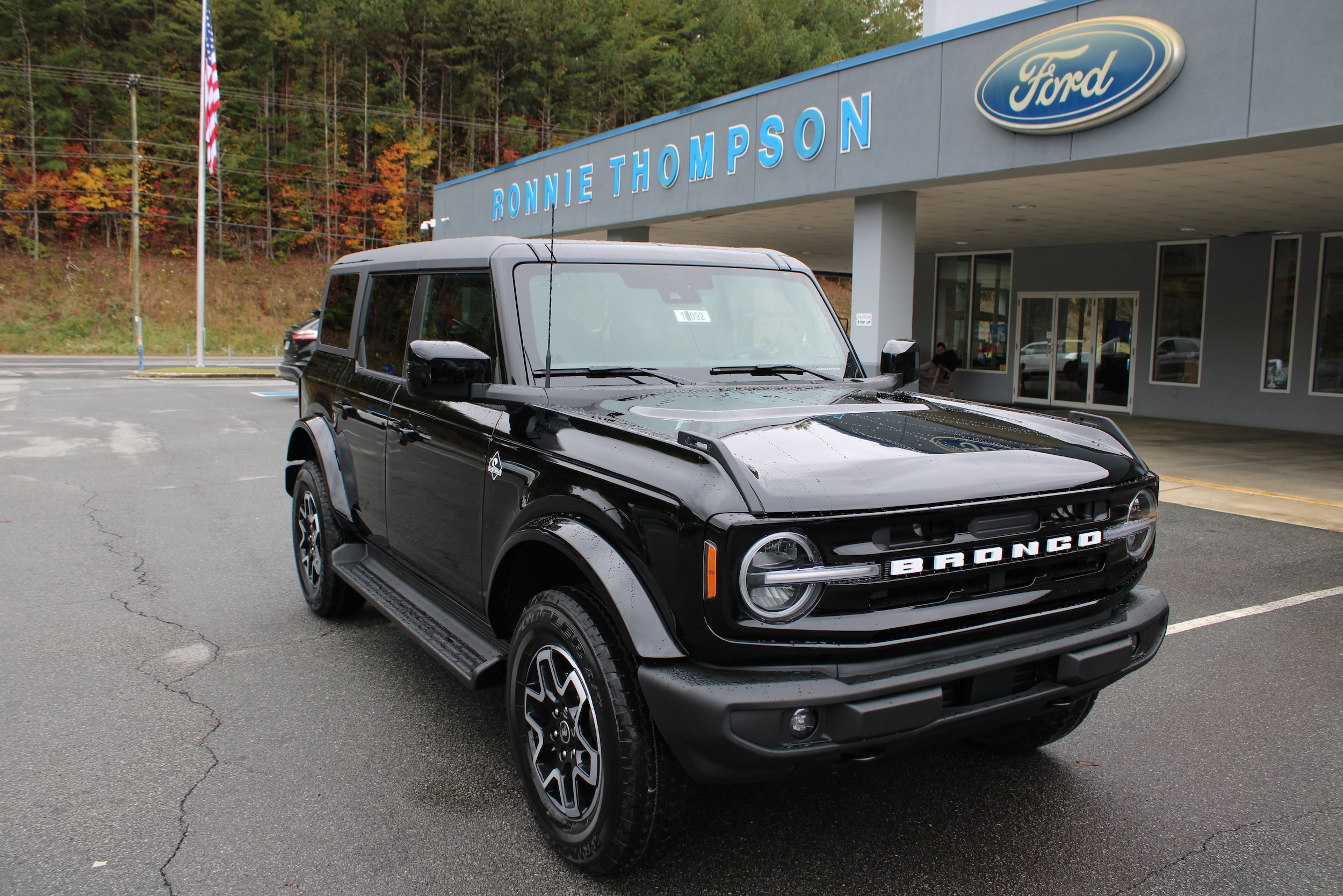 2025 Ford Bronco 4-Door Outer Banks's photo