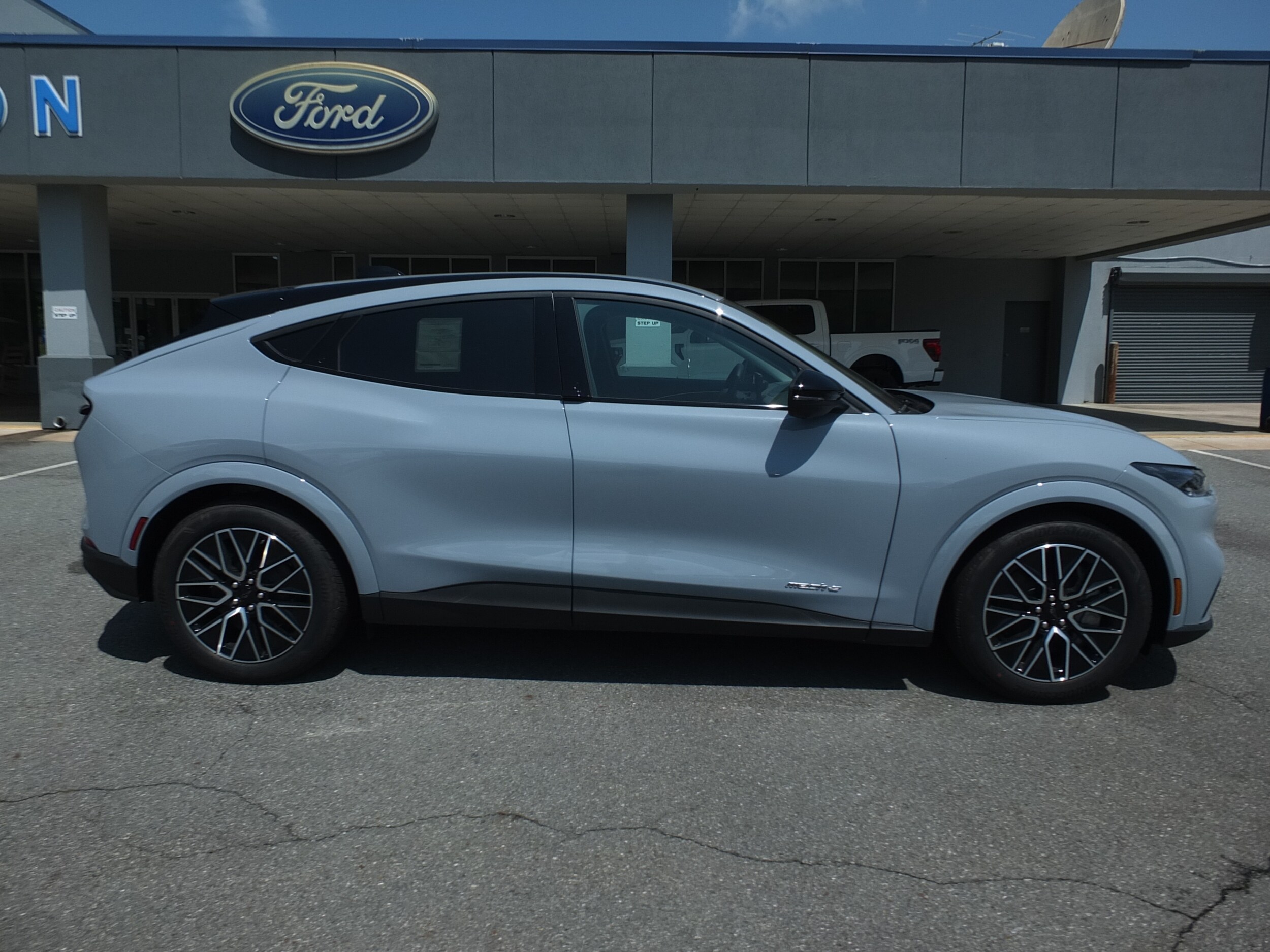 2025 Ford Mustang Mach-E Premium photo 2