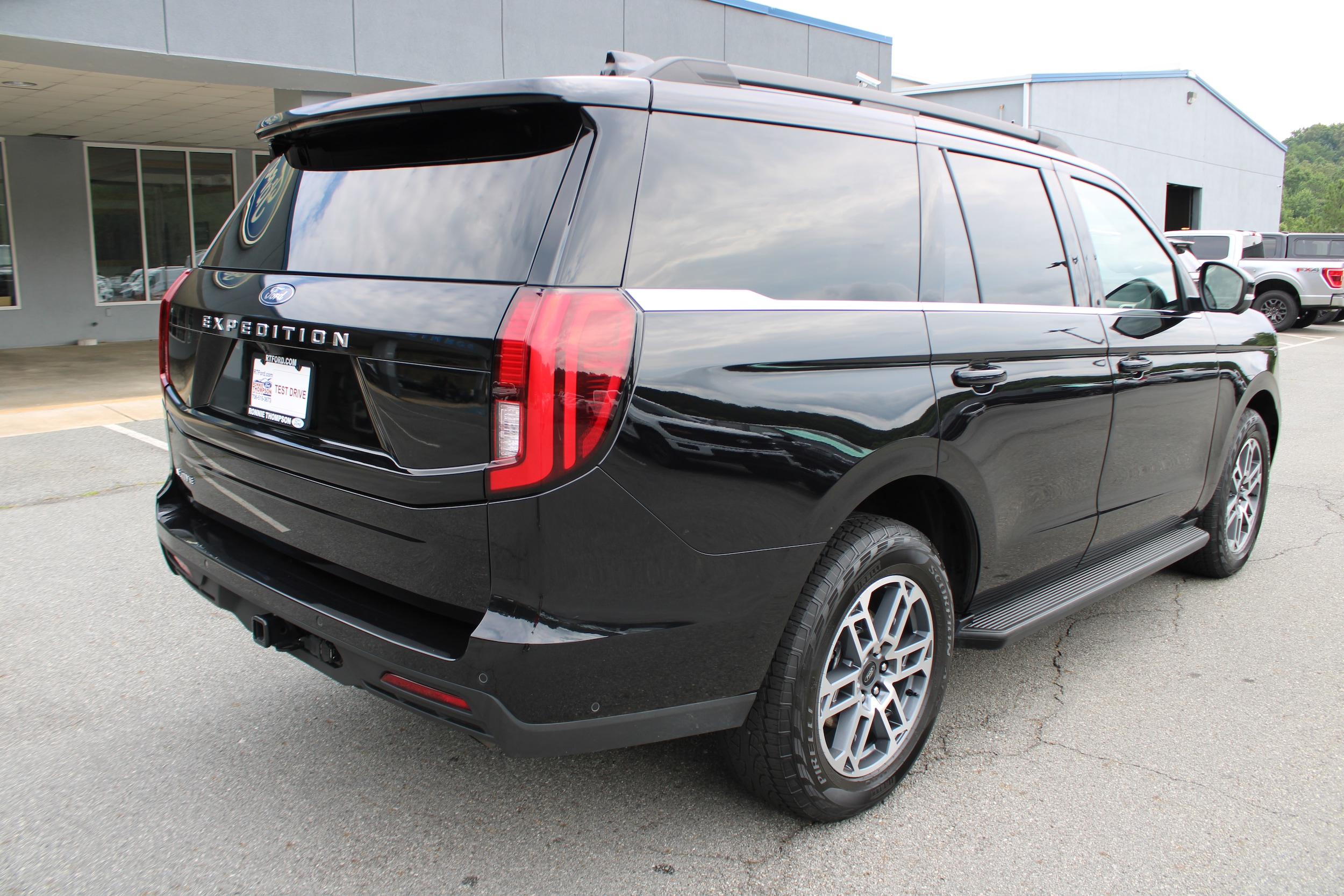 View vehicle photo 3