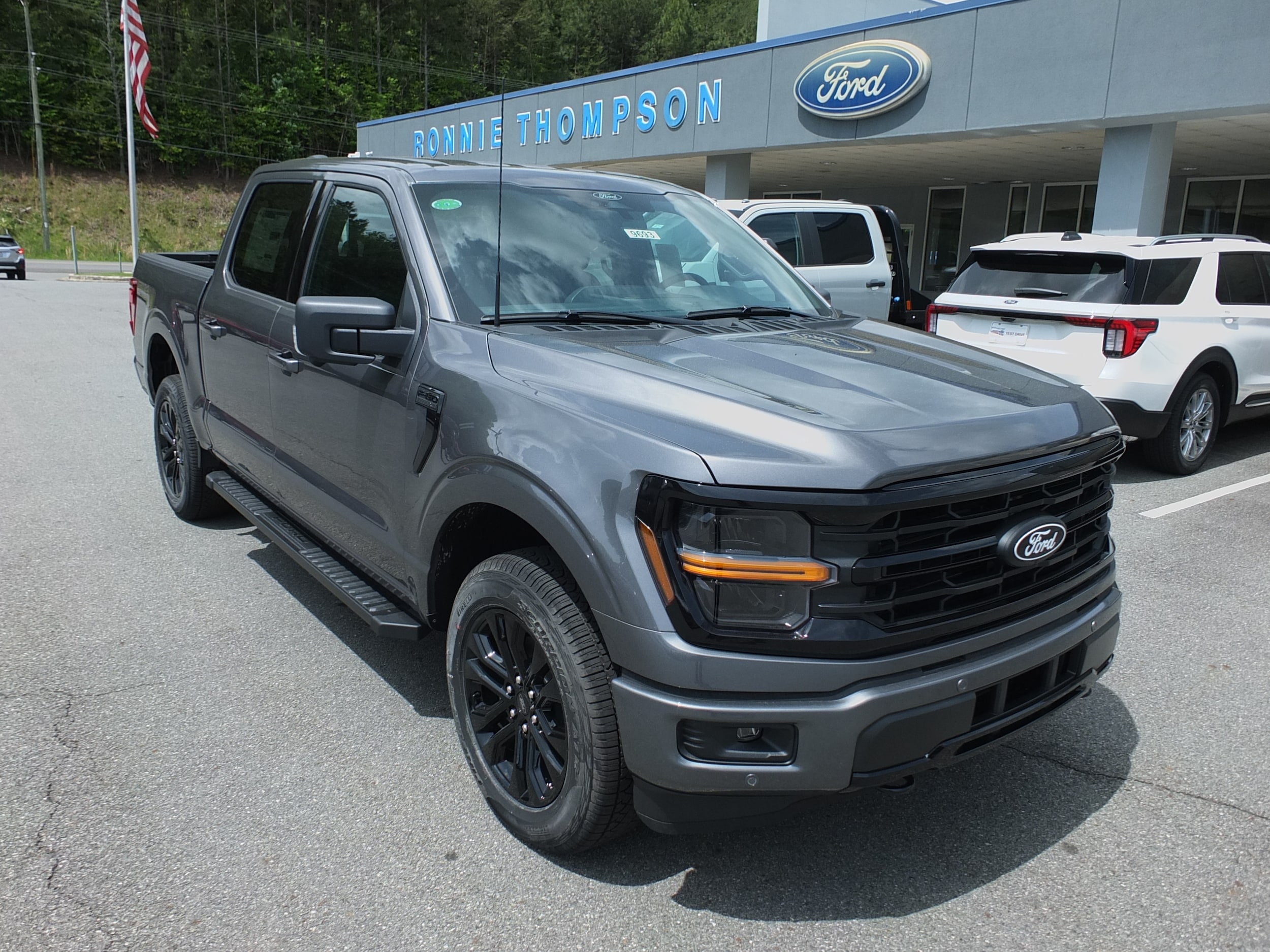 2025 Ford F-150 XLT's photo