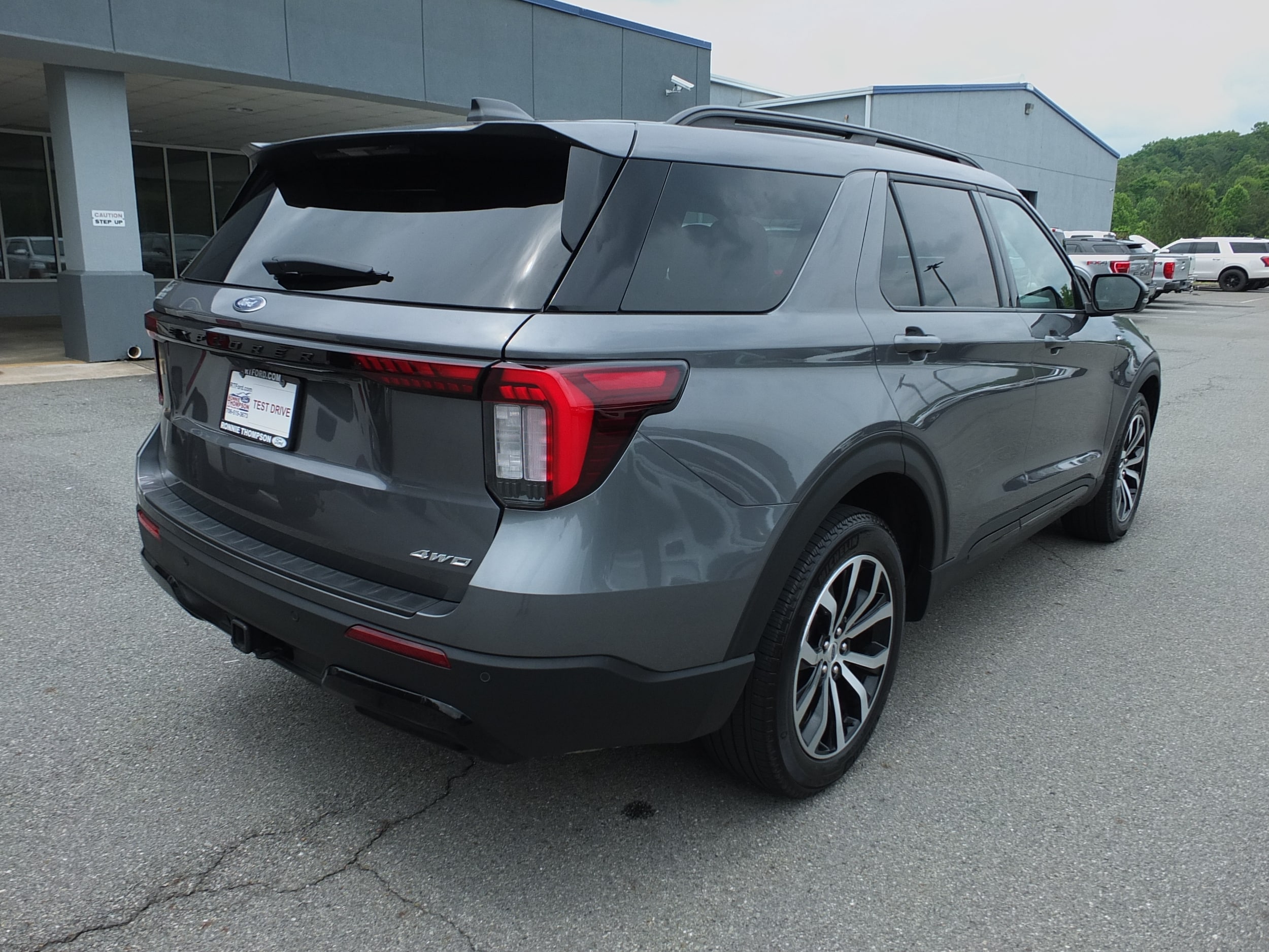 View vehicle photo 3