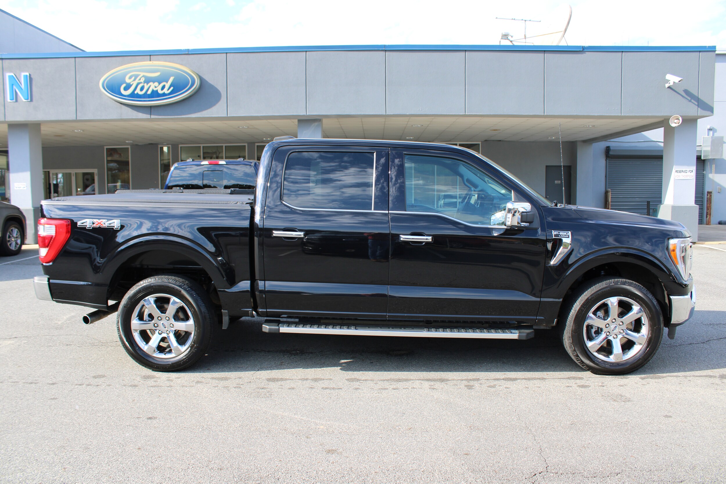 2022 Ford F-150 Lariat photo 2