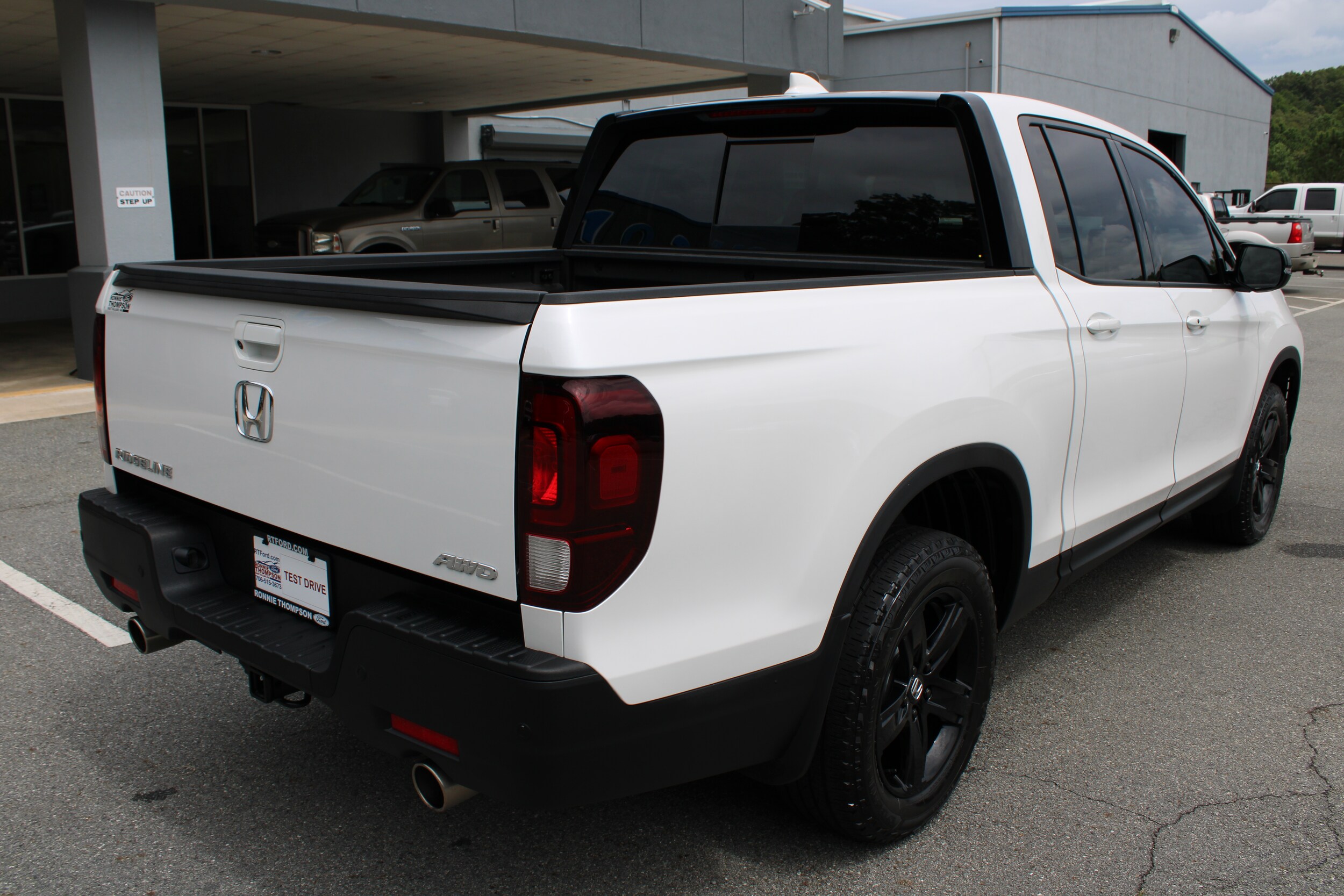 2023 Honda Ridgeline Black Edition photo 2