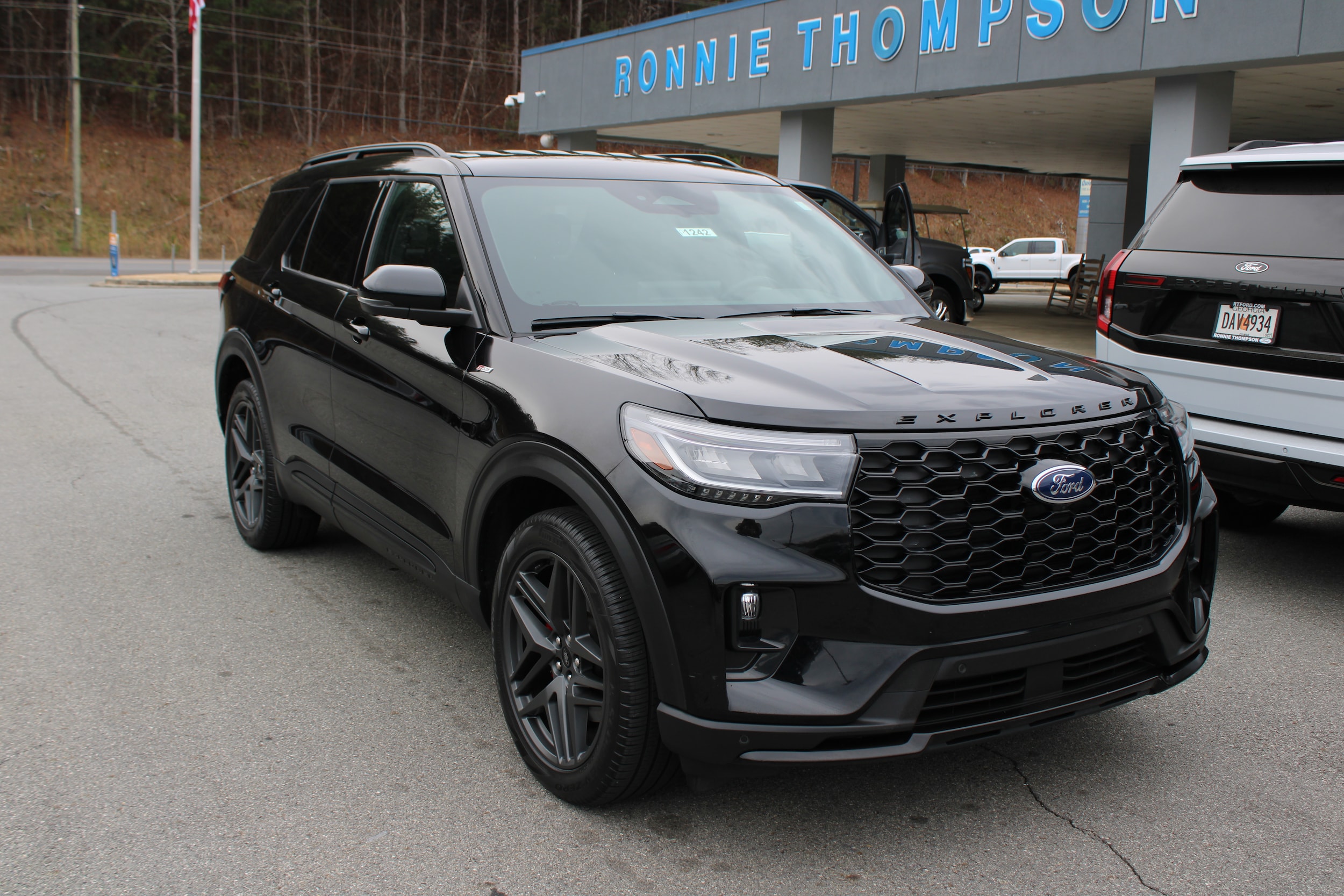 2025 Ford Explorer ST-LINE's photo