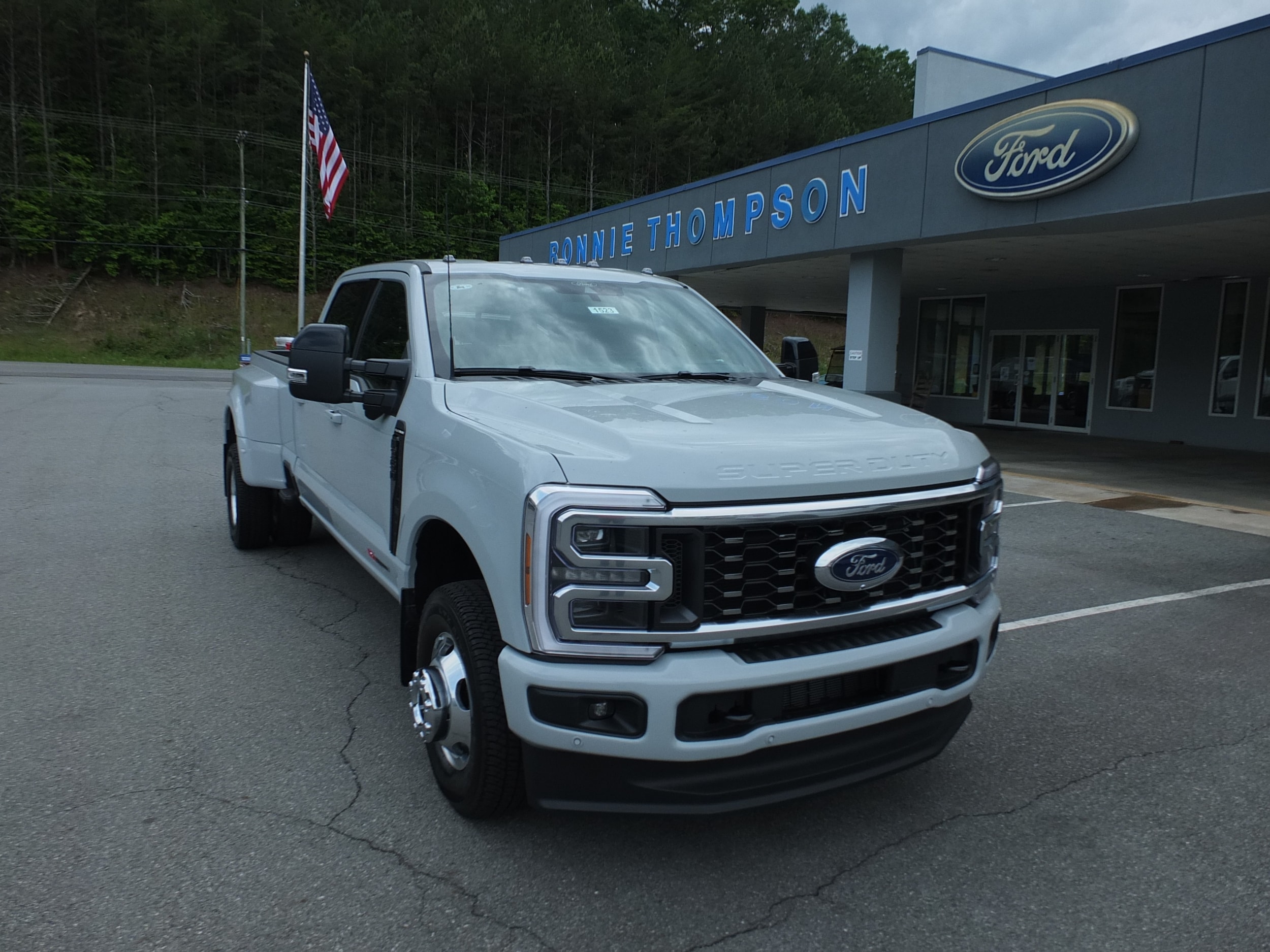 2026 Ford F-350 Platinum 4x4 Crew Cab 8' Box DRW's photo