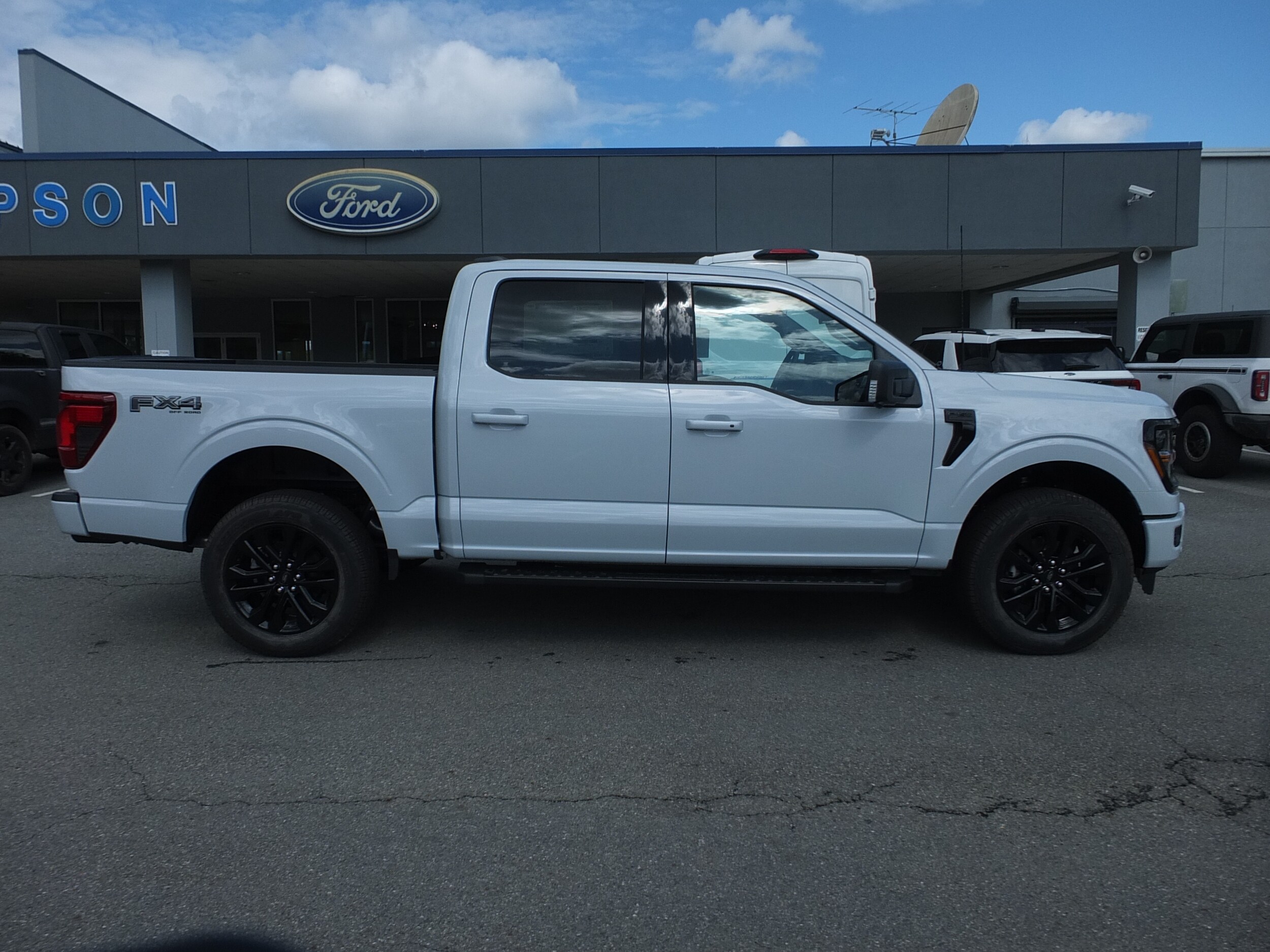 2025 Ford F-150 XLT photo 2