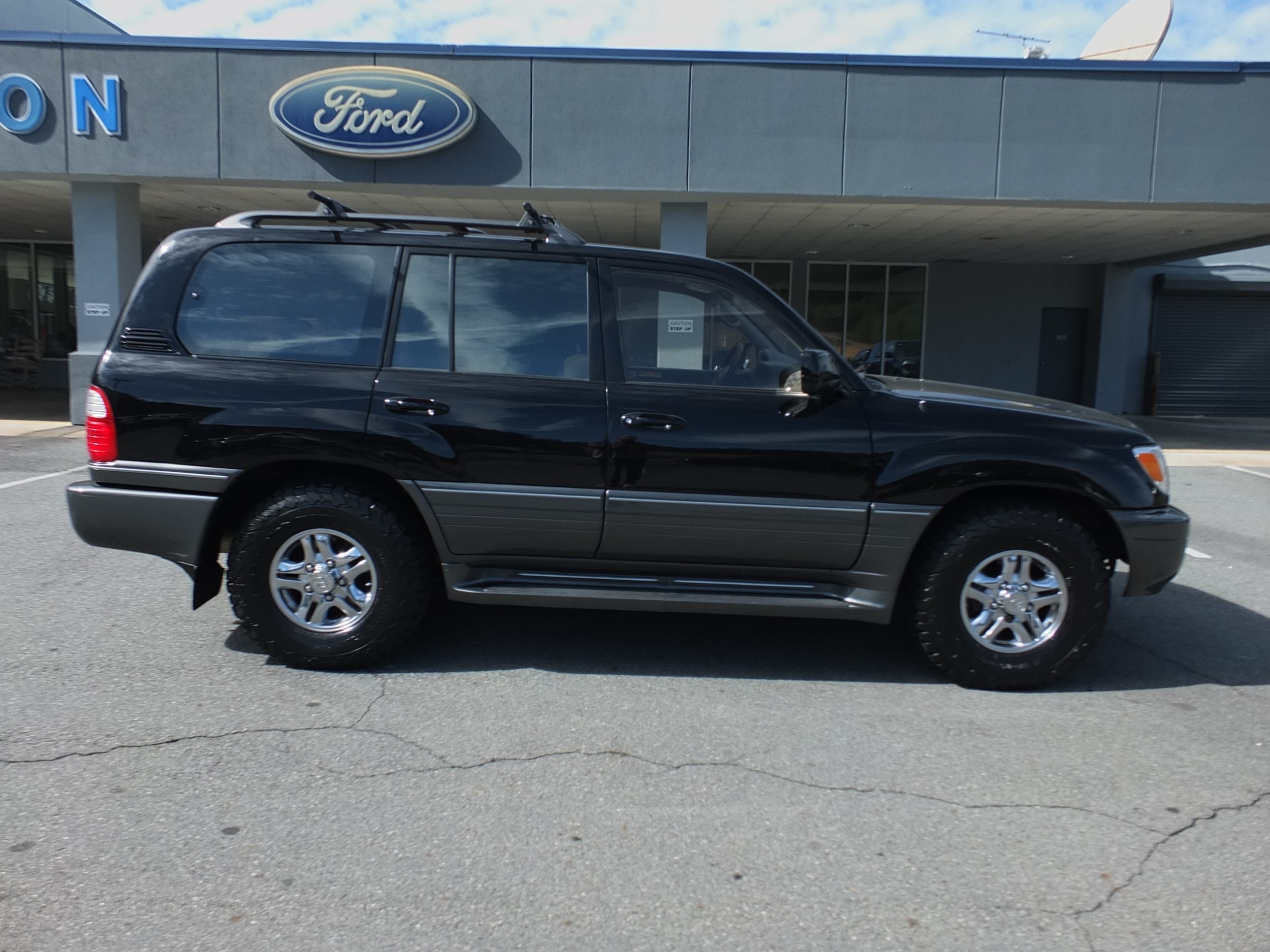Used 2002 Lexus LX 470 with VIN JTJHT00W823520721 for sale in Ellijay, GA