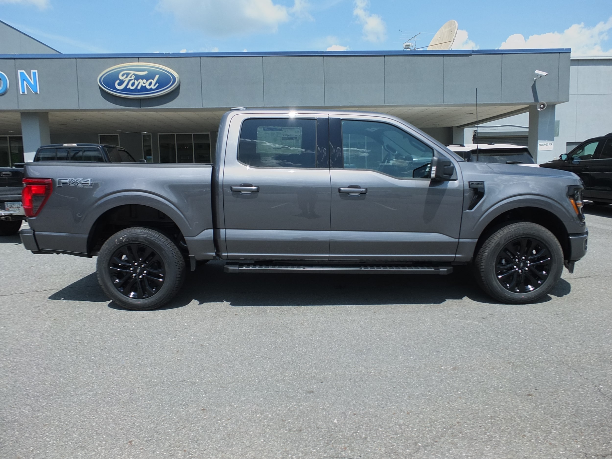 2025 Ford F-150 XLT photo 2