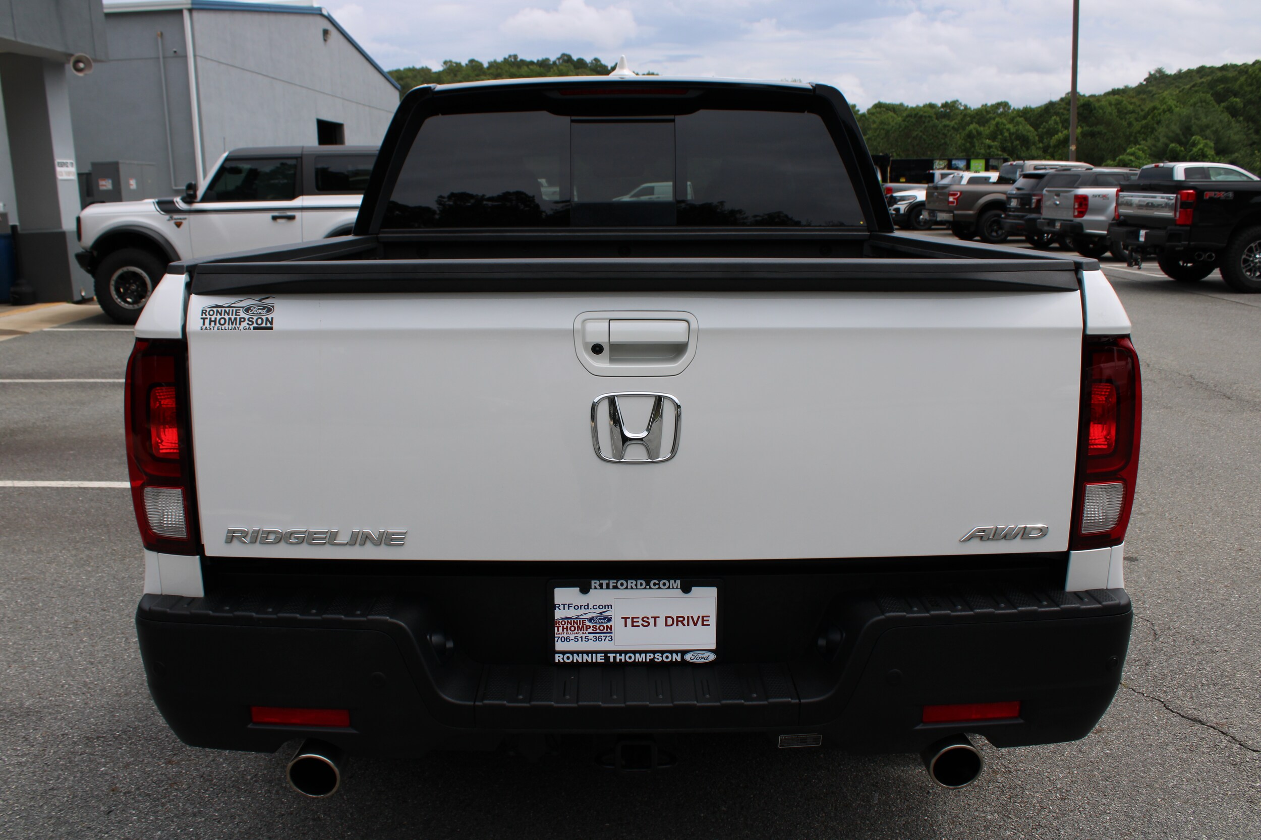 2023 Honda Ridgeline Black Edition photo 3
