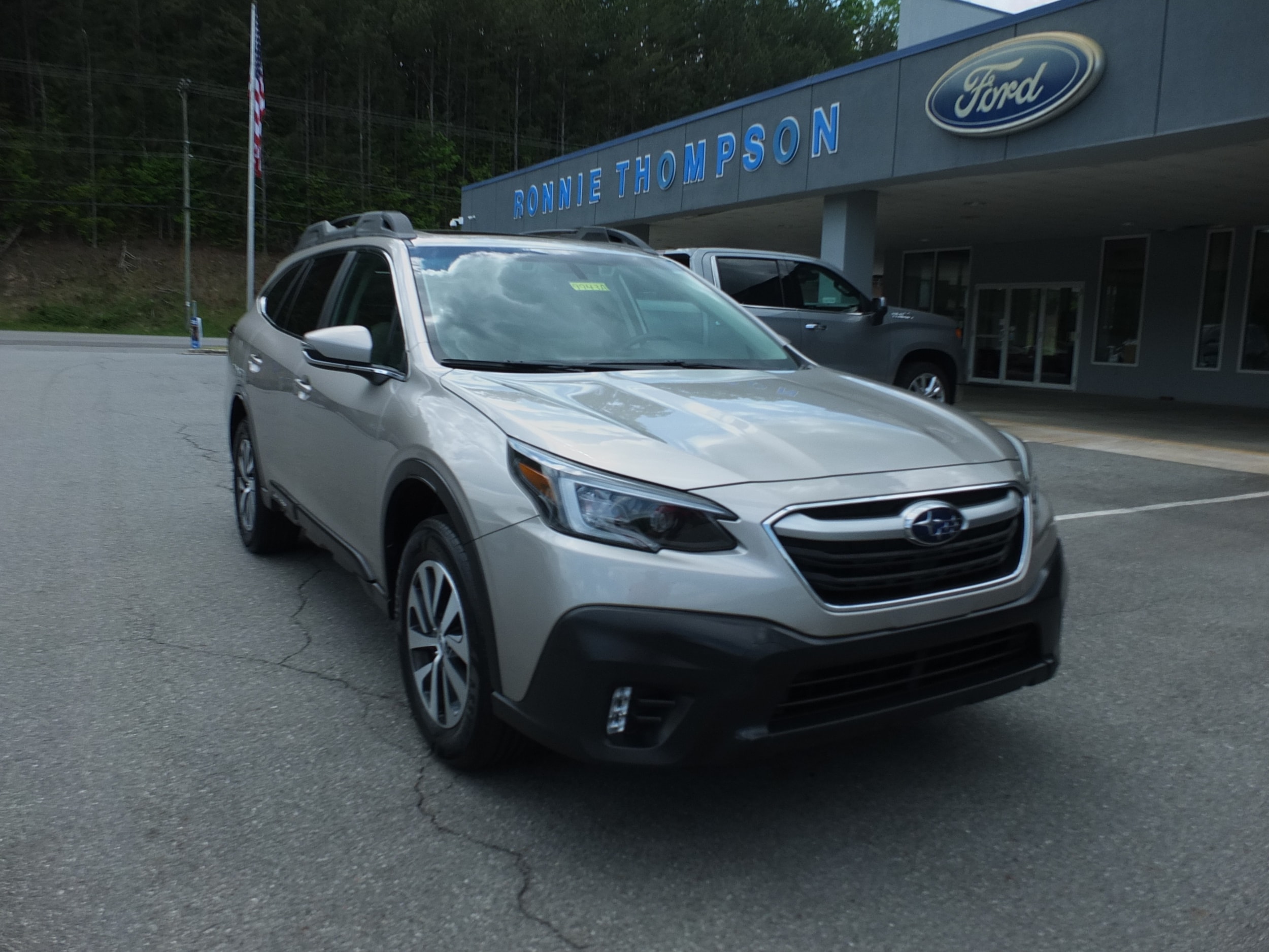 2020 Subaru Outback Premium's photo