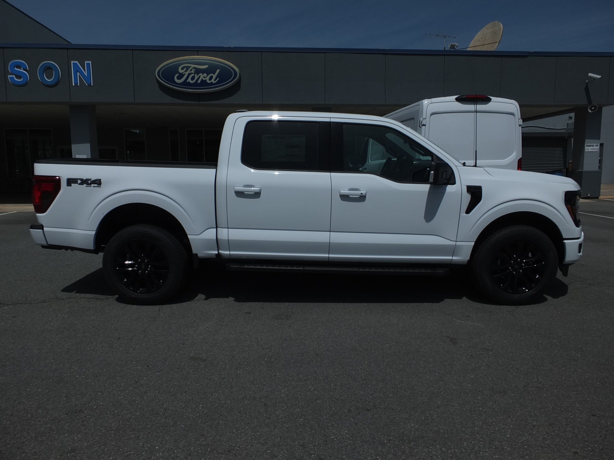 2025 Ford F-150 XLT photo 2