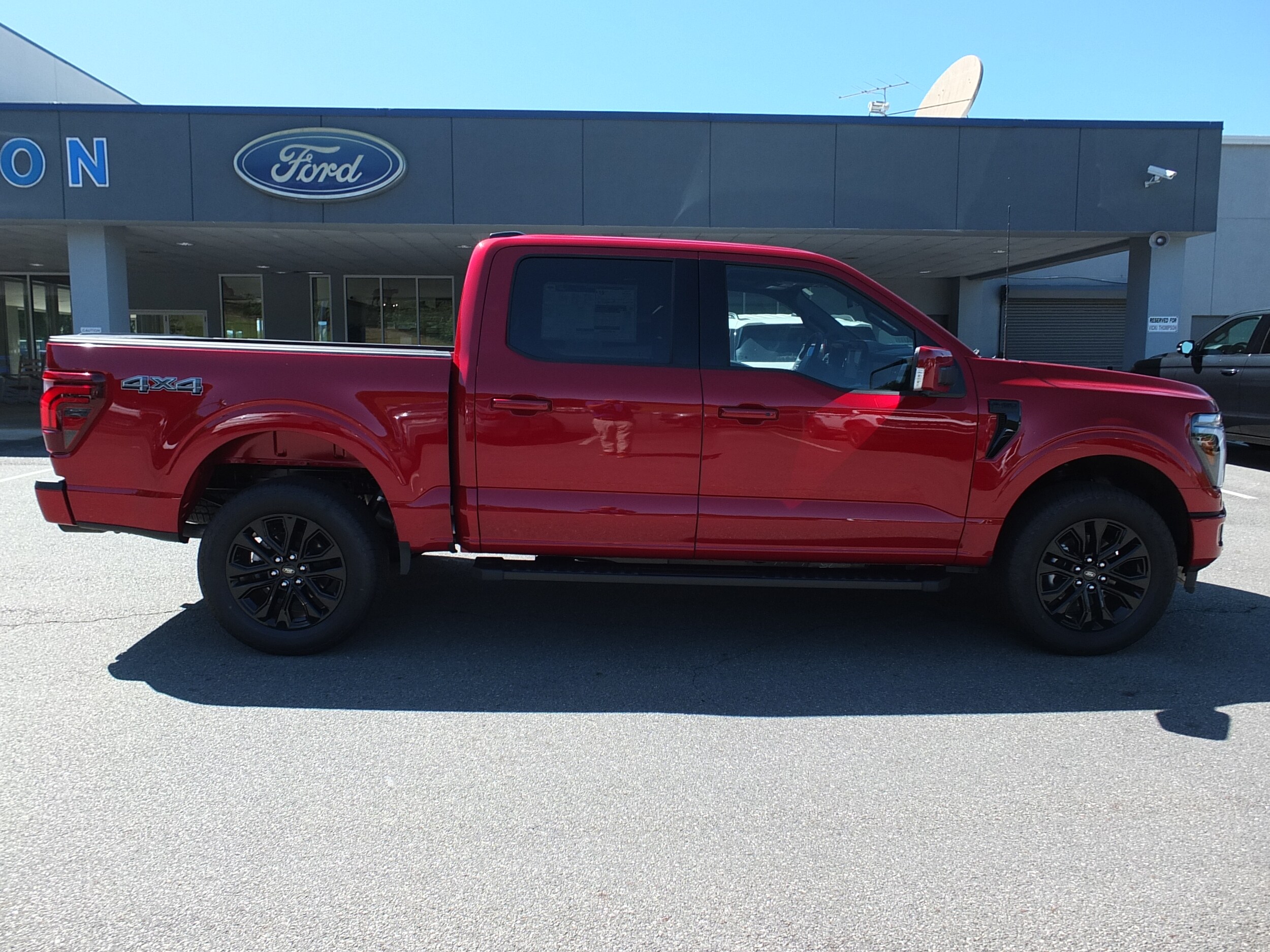 2025 Ford F-150 Lariat photo 2