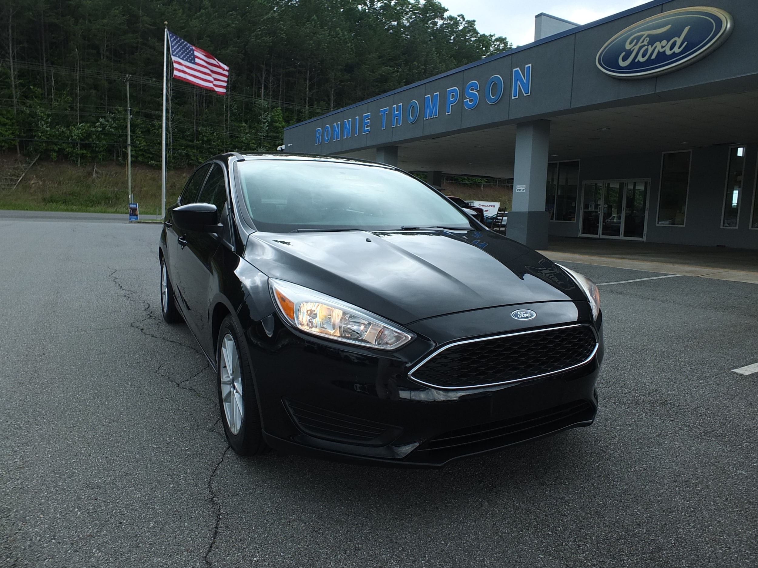 2018 Ford Focus Sedan SE's photo